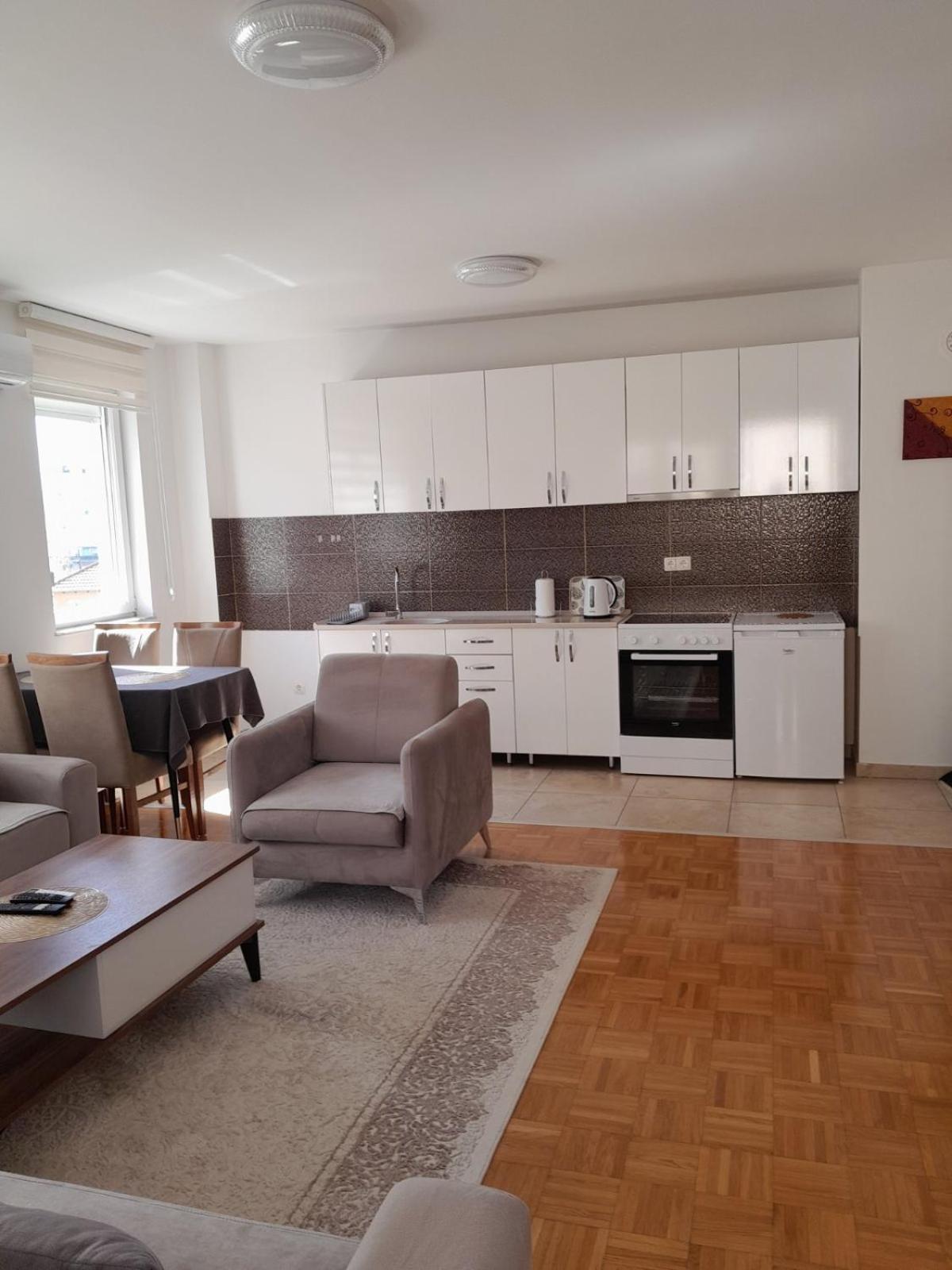 Gray Apartment 1 普里什蒂纳 外观 照片